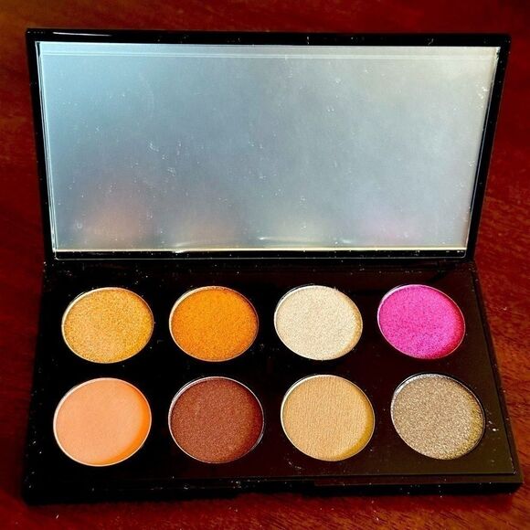 NWT That’s So Betty Eyeshadow Palette, Ladies Eyeshadow, Makeup, Beautify - Picture 1 of 6